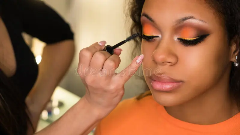 makeup-artist-draws-arrows-eyelids-african-girl-evening-make-up-closeup-portrait-side-view-makeup-artist-applies-makeup-149759681